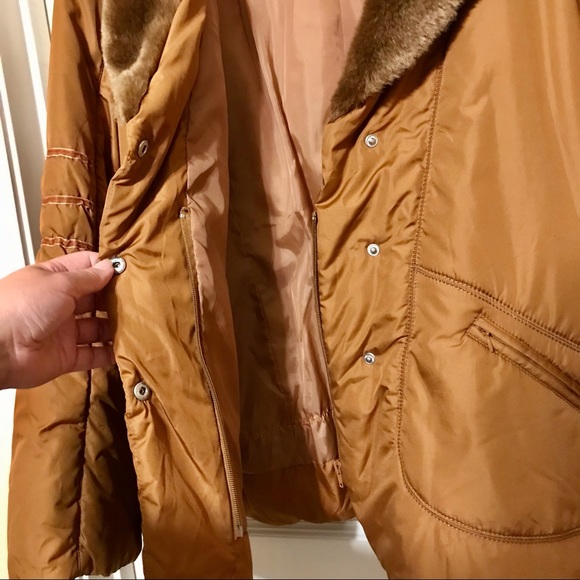 Nice & comfortable golden Puffer coat with faux fur collar, 2 pockets, size 1X - Picture 8 of 12